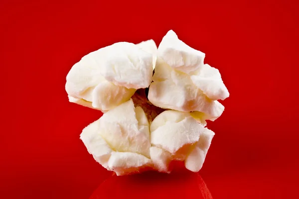 Popcorn closeup on red background — Stock Photo, Image