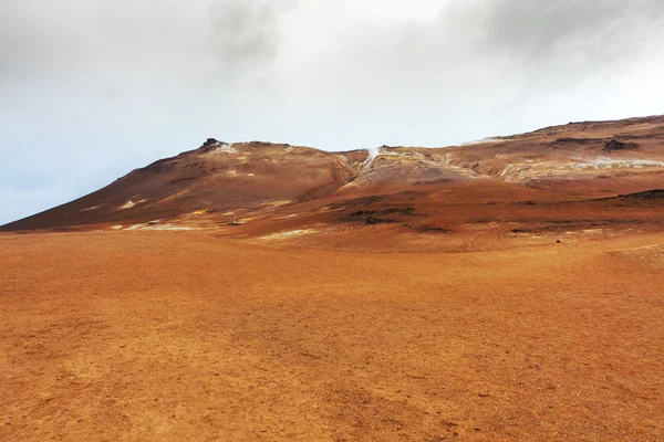 火山の風景 Namafjall、アイスランド (臭いピット) — ストック写真