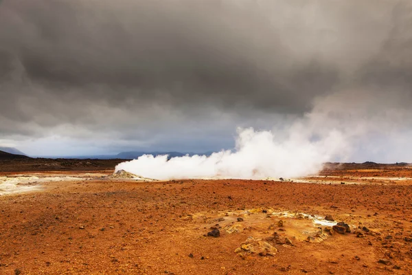 火山の風景 Namafjall、アイスランド (臭いピット) — ストック写真