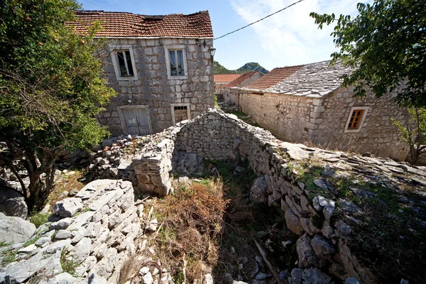Villaggio mediterraneo abbandonato — Foto Stock