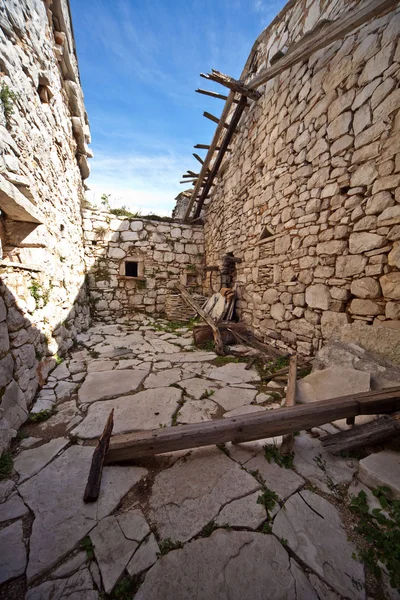 Verlaten mediterrane dorp — Stockfoto