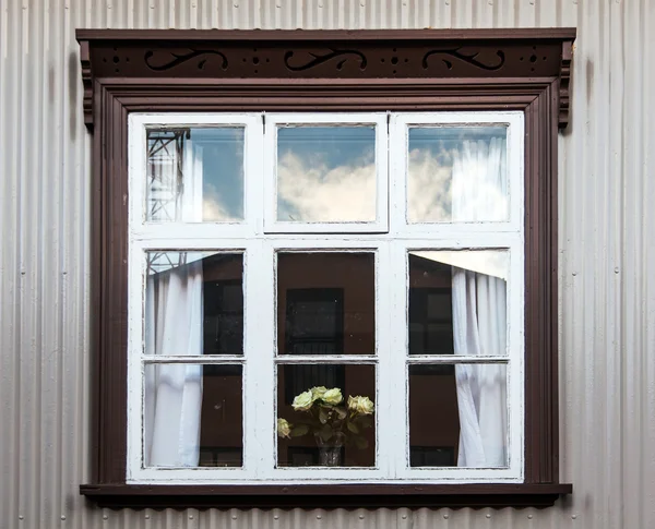 Vintage windows in Reykjavik, IJsland — Stockfoto