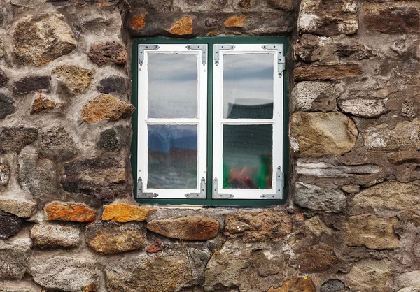 Εκλεκτής ποιότητας παράθυρα στο Ρέικιαβικ Ισλανδία — Φωτογραφία Αρχείου