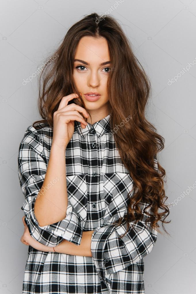Portrait Of Cute Teen Girl Wearing Stylish Shirt Isolated On Gray Background Fashion For Teenagers In A Photostudio Foto De Portrait Of Cute Teen Girl Wearing Stylish Shirt Isolated On Gray Background Fashion For Teenagers In A Photostudio Foto De