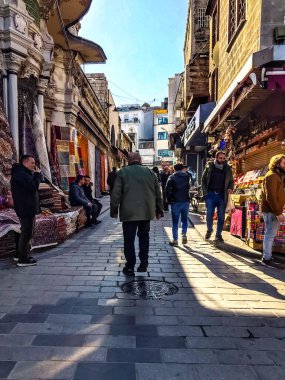 İstanbul 'daki Grand Bazaar' da sabah yürüyüşü