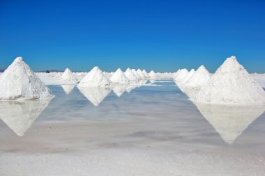 Salar de Uyuni tuz yığınları