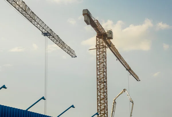 The construction crane — Stock Photo, Image