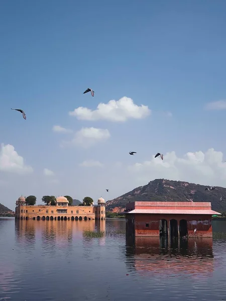 Jalmahal Slavný Historický Palác Mezi Jezero Mansagar Jaipur Hlavní Město — Stock fotografie