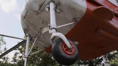 Bu güne ilham veren eşsiz tasarım ve mühendislik çözümlerine sahip bir retro helikopter. Zaman bu anda durdu. Yüksek kaliteli 4K görüntü.