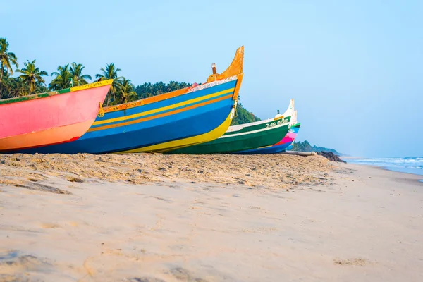 Barcos de pesca coloridos —  Fotos de Stock