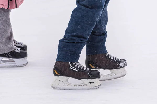 Saint Petersburg Russia December 2020 Feet Bauer Skates Ice Rink — Stock Photo, Image