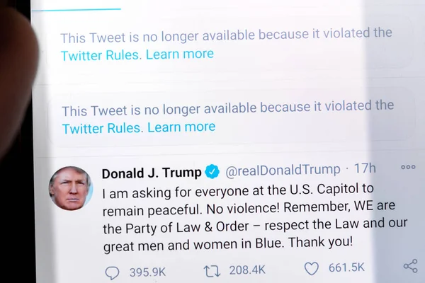 Saint Petersburg, Rusya - 7 Ocak 2021: Akıllı telefondan Donald Trump twitter 'ı.