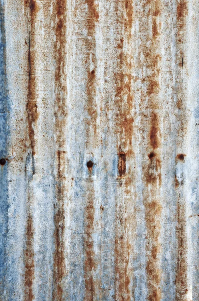 Ржавая оцинкованная железная пластина — стоковое фото