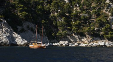 capri sahilindeki görünümü