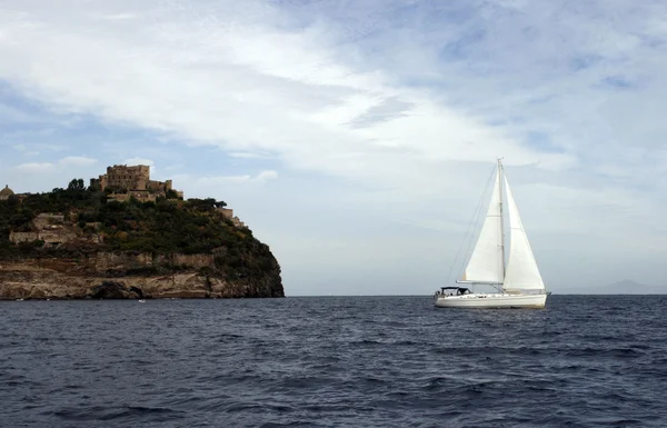 Castillo aragonés al atardecer. Isla Ischia. Italia —  Fotos de Stock
