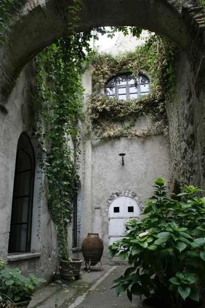 Ischia, İtalya için eski avlu