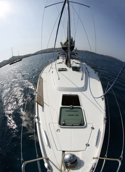 Yate de vela en el mar Mediterráneo — Foto de Stock