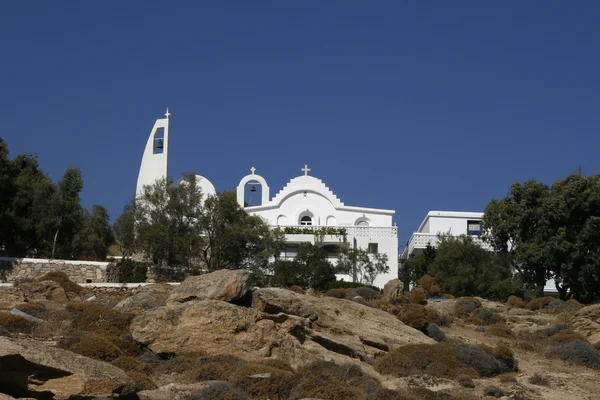 Traditionele kerk in Griekenland met een bel. Panorama — Stockfoto