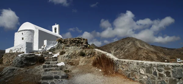 Traditionele kerk in Griekenland met een bel. Panorama — Stockfoto