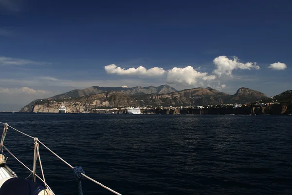 A bordo de un yate de vela en el caluroso día de verano —  Fotos de Stock