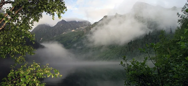 Summer view of the upper waterton lake and mountain, national park — Stock Photo, Image