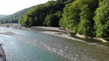 Efsanevi Peyzaj Nehri 'nden Görkemli Hava Uçuşu. İnanılmaz Doğa. 4K