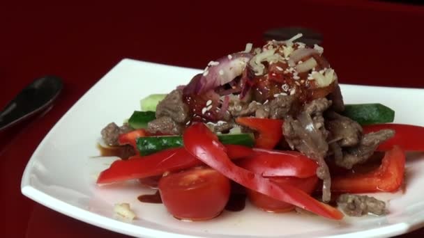 Cuisson de la salade thaï — Video