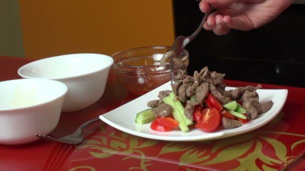 Приготовление тайского салата — стоковое видео