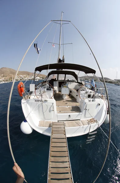 Yate de vela en el mar Mediterráneo — Foto de Stock