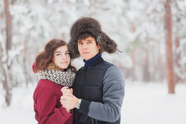 Happy Young Couple in Winter Park having fun.Family Outdoors. love, valentine day — Stock Photo, Image