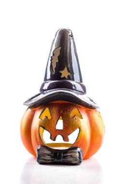 Cadılar Bayramı oyuncağı beyaz arkaplanda izole 