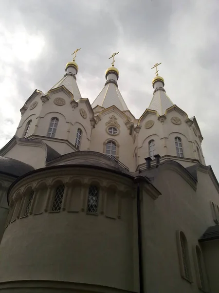 Rusya 'daki Rus Ortodoks Hıristiyan Kilisesi, Beyaz Rusya, Ukrayna. Tarihi katedral, manastır, manastır, çanları olan bir kale. Din ve inanç, eski, geleneksel