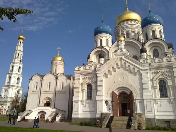 ロシアのロシア正教会 ベラルーシ ウクライナ 歴史的な大聖堂 修道院 修道院 鐘のある城の一部 宗教と信仰 — ストック写真