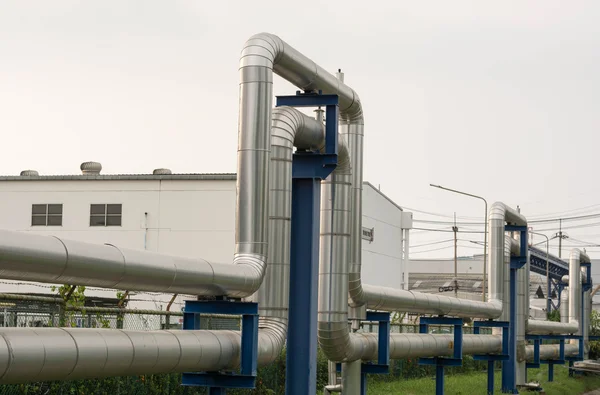 Industrial pipelines on pipe-bridge — Stock Photo, Image