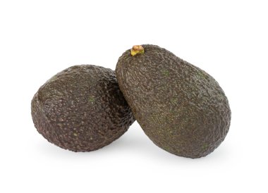 Beyaz arkaplanda taze avokado