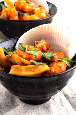  Deniz ürünleri ile deniz hayvanı kabuğu