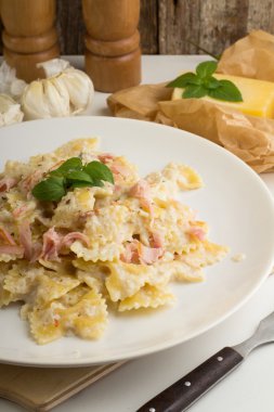  Peynir ve pastırma ile makarna