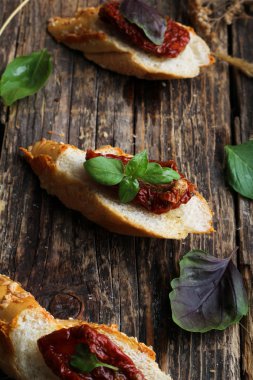  Kurutulmuş domates Bruschetta