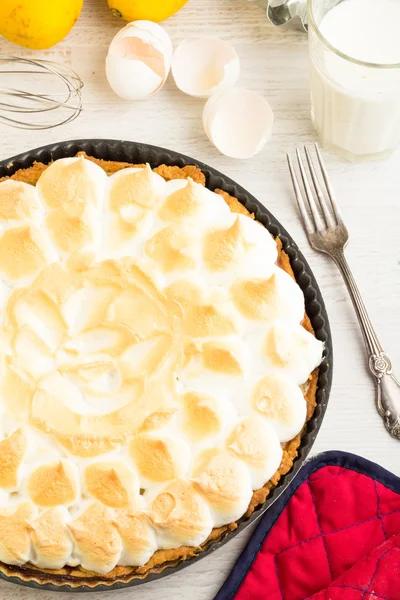 Torta de limão com merengue — Fotografia de Stock