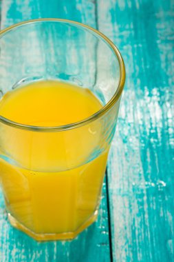  Bardakta portakal suyu