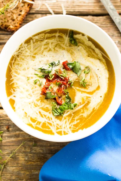 Sopa de purê com tomate e queijo — Fotografia de Stock