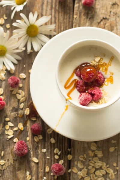 Harina de avena con yogur y miel —  Fotos de Stock