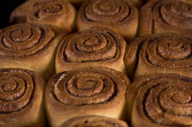 Tarçın ve şeker ile buns