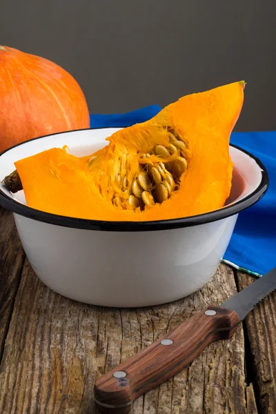 Calabaza en tazón blanco — Foto de Stock