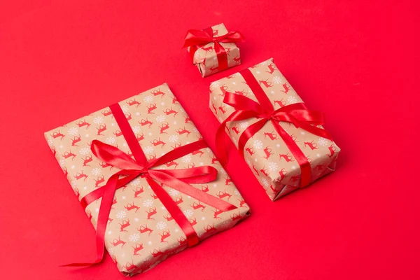 크리스마스와 선물을 종이에 포장하고 — 스톡 사진