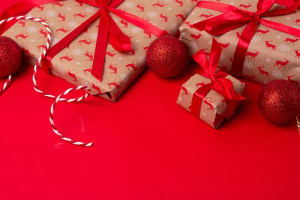 리본과 크리스마스 크리스마스 선물붉은 백골에 텍스트를 — 스톡 사진
