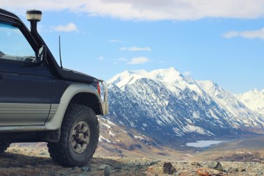 Dağ geçidi Off-Road seyahat. 