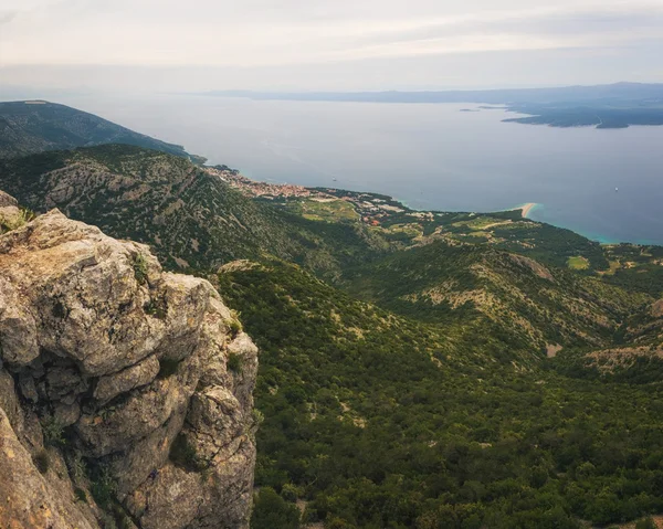 Bol a Zlatni Rat z Vidova Gora, Chorvatsko — Stock fotografie