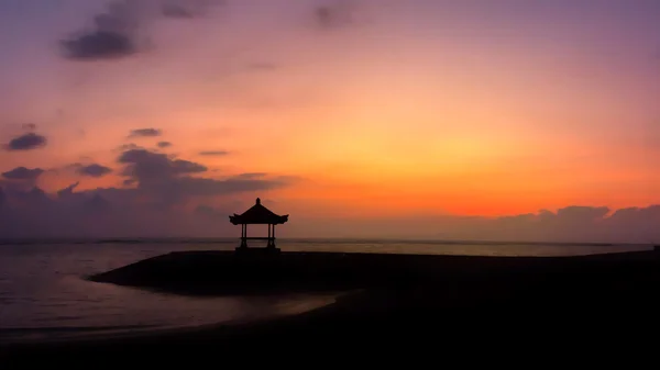 沙滩上的日出 — 图库照片