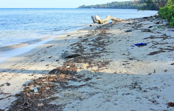 Забруднений Пляж Або Брудний Пляж Видом Море Карімун Джава Індонезія — стокове фото